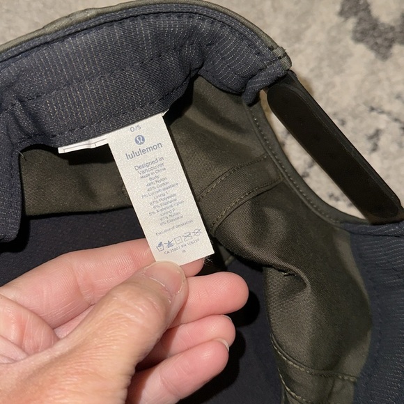 Lululemon Women’s Hat Olive Green - Picture 3 of 4